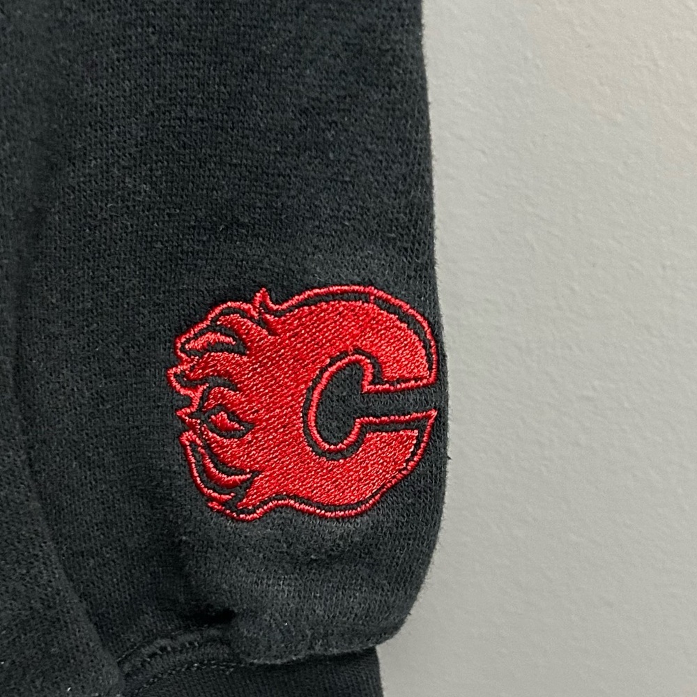 Calgary Flames Blasty Embroidered Sweater Hoodie Size Small - Picture 4 of 13